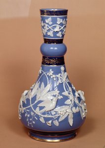 涂有白色装饰的花瓶，Ginori-Lisci，Doccia，1862年（陶器）